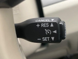 【クルーズコントロール】高速道路もラクラク走行。アクセルを離しても一定速度で走行ができ、長距離運転時の負担を軽減!加速・減速も簡単なスイッチ操作で調整できます。
