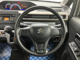 【ハンドル回り】インテリアに合わせたデザインのステアリングは、運転される方のことも考え、運転しやすい形状、大きさです。ぜひ一度、実際に触ってお確かめください。
