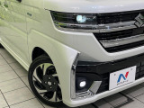 【LEDヘッドライト】悪天候や夜間走行時も良好な視界を確保し安心して運転できる高輝度LEDヘッドライトを装備!点灯速度が早く、消費電力も抑えられています。