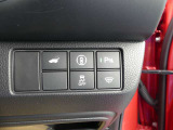 運転席からテールゲートの開閉が可能です。パーキングセンサ―、フロントガラス熱線、VSA、安全支援情報スイッチです。
