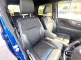 運転席シート廻りは使用感も少なく、良好な状態となっています。前オーナー様が丁寧に使っていたことがよくわかりますね。