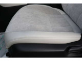 【助手席シート】試乗車上がりで使用感も少なく、シート状態良好です!ウルトラスエードで座り心地バッチリです!