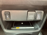 運転席助手席シートヒーター、ワイヤレス充電器