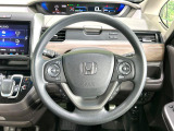 インテリアに合わせたデザインのステアリングは、運転される方のことも考え、運転しやすい形状、大きさです。是非一度、実際に触ってお確かめください。