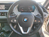 自社サービス工場にて、ドイツ本国と同様の教育・訓練を受けたBMW専門のメカニックが、100項目にも上るポイントを徹底的に点検・整備しております。