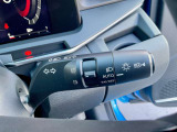 AURAのアダプティブヘッドライトは、シーンに応じて最適な配光を実現。夜間の運転が一段と快適になります
