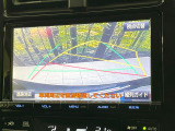 【バックカメラ】駐車時に後方がリアルタイム映像で確認できます。大型商業施設や立体駐車場での駐車時や、夜間のバック時に大活躍!運転スキルに関わらず、今や必須となった装備のひとつです!