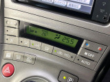 【オートエアコン】一度お好みの温度に設定すれば、車内の温度を検知し風量や温度を自動で調整。暑い…寒い…と何度もスイッチ操作をする必要はありません。快適な車内空間には必須の機能ですね♪