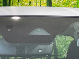 【i-ACTIVESENSE】走行中に前方の車両等を認識し、衝突しそうな時は警報とブレーキで衝突回避と被害軽減をアシスト。より安全にドライブをお楽しみいただけます。