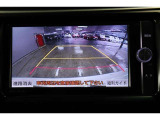 後方の死角を軽減し、狭い場所での切替しや駐車もしやすくなるバックモニターを装備しています。