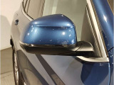 BMWのミラーは車種によって異なりますがレーンチェンジウォーニングが装備されております。詳しくは当店スタッフまでお問い合わせくださいませ。
