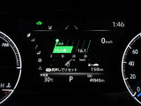 イグニッションONで鮮やかに発光するメーター。