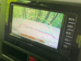【バックカメラ】駐車時に後方がリアルタイム映像で確認できます。大型商業施設や立体駐車場での駐車時や、夜間のバック時に大活躍!運転スキルに関わらず、今や必須となった装備のひとつです!