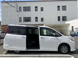 両側パワースライドドア付きだから、狭い駐車スペースなどでの乗り降りラクラク!小さなお子さまのいるご家庭には嬉しい装備。