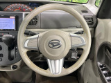 インテリアに合わせたデザインのステアリングは、運転される方のことも考え、運転しやすい形状、大きさです。是非一度、実際に触ってお確かめください。