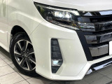 【LEDヘッドライト】悪天候や夜間走行時も良好な視界を確保し安心して運転できる高輝度LEDヘッドライトを装備!点灯速度が早く、消費電力も抑えられています。