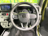 インテリアに合わせたデザインのステアリングは、運転される方のことも考え、運転しやすい形状、大きさです。是非一度、実際に触ってお確かめください。