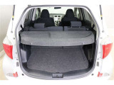 車外からのプライバシー保護に役立つパッケージトレイ