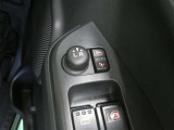 電動格納ミラー! スイッチひとつでミラーを畳めます。