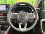 インテリアに合わせたデザインのステアリングは、運転される方のことも考え、運転しやすい形状、大きさです。是非一度、実際に触ってお確かめください。