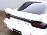 人気のRX-7最終6型モデルの入庫!実走行64,000kmと少なく、BBS17AW、HKSマフラー、純正エアロなど充実装備の一台。エアコンも正常に作動し外装には補修が必要な傷なども御座いません