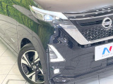 【LEDヘッドライト】悪天候や夜間走行時も良好な視界を確保し安心して運転できる高輝度LEDヘッドライトを装備!点灯速度が早く、消費電力も抑えられています。