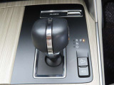 CX-60の走りを支える、8ATのシフトレバーです。