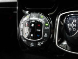 車内の温度管理に便利なオートエアコン☆