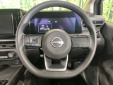 インテリアに合わせたデザインのステアリングは、運転される方のことも考え、運転しやすい形状、大きさです。是非一度、実際に触ってお確かめください。