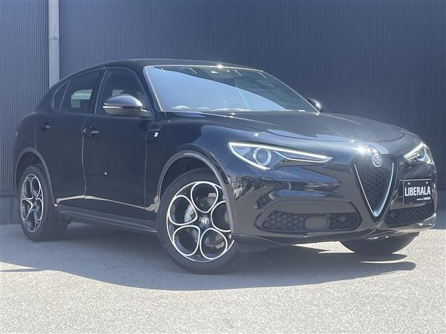 ステルヴィオ  4WD 本革シート