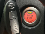 便利なキーレス&プッシュスタートシステム♪この電子キーを携帯しているだけで簡単にエンジンの始動やドアの解錠、施錠が可能です!また万が一の時も安心なエンジンイモビライザーもついてます!