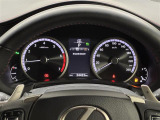 【メーターまわり】ドライバーから見やすい位置にあって安全運転に寄与します。マルチインフォメーションディスプレイでは、クルマに関するたくさんの情報を確認可能。