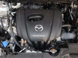 「SKYACTIV-G(ガソリン)」は、規格外の高圧縮を実現し、世界のエンジン技術者に驚きを与えました。さらに、それを維持したままノッキングの発生を抑え、熱効率を向上、走りにも寄与したエンジンです。