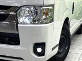 【LEDヘッドライト】悪天候や夜間走行時も良好な視界を確保し安心して運転できる高輝度LEDヘッドライトを装備!点灯速度が早く、消費電力も抑えられています。