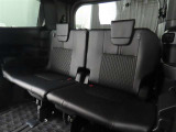 便利な5:5分割可倒式シートです。収納と乗車人数のバランスに優れています♪荷物の大きさに応じたラゲージスペースをフレキシブルに作り出せるので、シーンに応じた使い方ができます♪
