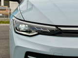 LEDマトリックスヘッドライト「IQ.LIGHT」フロントカメラで対向車や先行車を検知し、マトリックスモジュールに搭載されたLEDを個別に制御することで最適な配光を実現。