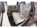 中古車をキレイで気持ちよくお乗りいただけるよう、エンジンルームからシートを外した洗浄まで、目に見えない部分も徹底的に洗浄しています!