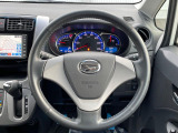 【純正革巻きステアリング】上質な革を使用することで、手にしっかり馴染みとても運転しやすいハンドルです♪