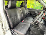 運転席シート廻りは使用感も少なく、良好な状態となっています。前オーナー様が丁寧に使っていたことがよくわかりますね。
