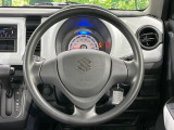 インテリアに合わせたデザインのステアリングは、運転される方のことも考え、運転しやすい形状、大きさです。是非一度、実際に触ってお確かめください。