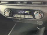 【オートエアコン】一度お好みの温度に設定すれば、車内の温度を検知し風量や温度を自動で調整。暑い…寒い…と何度もスイッチ操作をする必要はありません。快適な車内空間には必須の機能ですね♪