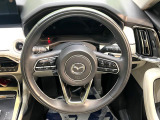 【純正革巻きステアリング】上質な革を使用することで、手にしっかり馴染みとても運転しやすいハンドルです♪