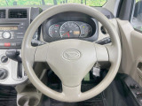 インテリアに合わせたデザインのステアリングは、運転される方のことも考え、運転しやすい形状、大きさです。是非一度、実際に触ってお確かめください。