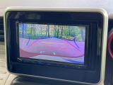 【バックカメラ】駐車時に後方がリアルタイム映像で確認できます。大型商業施設や立体駐車場での駐車時や、夜間のバック時に大活躍!運転スキルに関わらず、今や必須となった装備のひとつです!