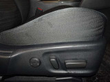 パワーシート搭載。微妙な調整が手軽にでき、ピッタリのポジションで運転することが可能です。