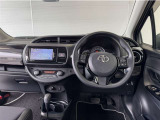 シンプルな運転席周りです。インパネ周りの各操作スイッチ類も使いやすいよう配置されています!