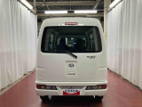 跳ね上げ式バックドアなので、雨天時の荷物の出し入れの際も濡れにくいです