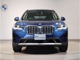 BMW代表的な特徴のキドニーグリル。BMWのすべてのモデルに採用され、BMWらしさを強調しております。