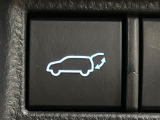 【パワーバックドア】スマートキーや運転席のボタンを押すだけでリアゲートが自動で開閉します!荷物を持っている時や、高い位置にあるバックドアを閉める際に便利な機能です♪
