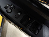 運転席から左右のドアミラーの開閉が可能です♪駐車場でのドアミラーの折り畳みが簡単です♪